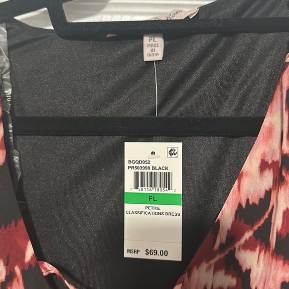 Women's Petite Classifications Floral Maxi Dress - Picture 4 of 9